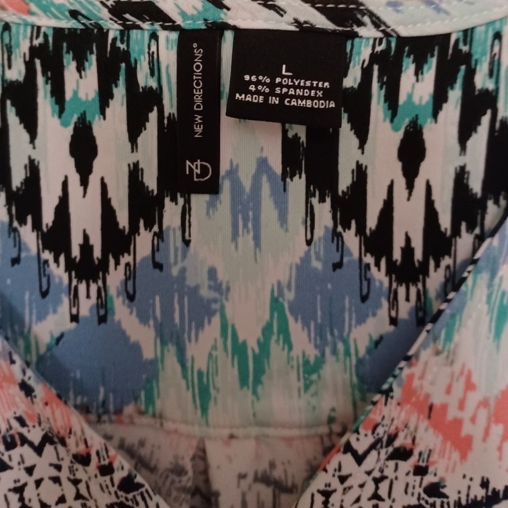 🪩4/$20!! New Directions 3/4 Button Sleeve Multicolored Top Size Large 🪩4/$20!! - Picture 3 of 3